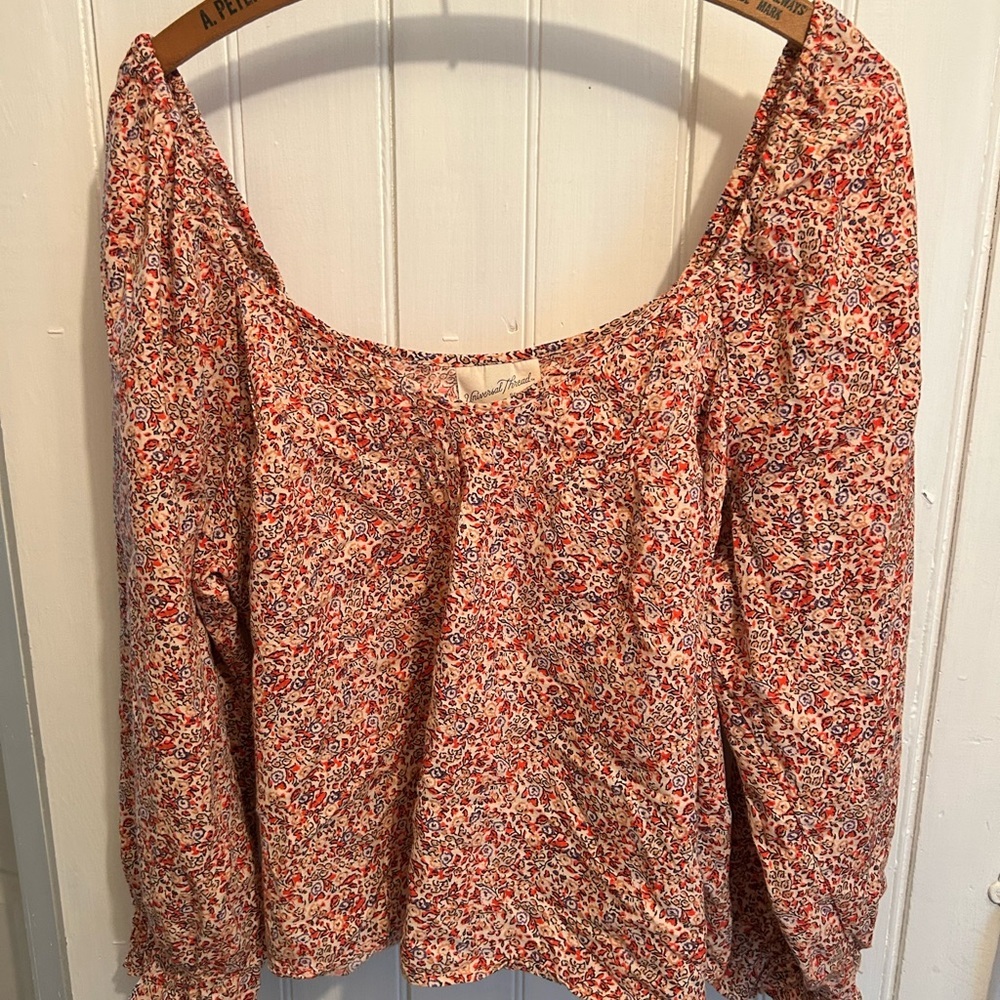Universal thread xl red & pink floral long sleeve sweetheart neckline blouse